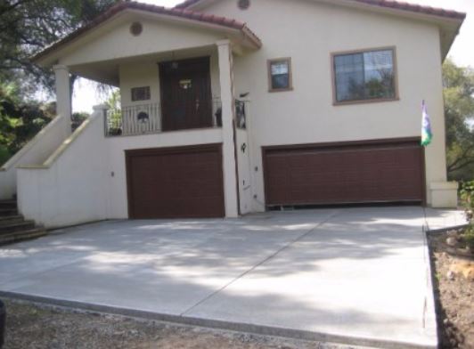 a picture of a cement driveway in manteca, ca